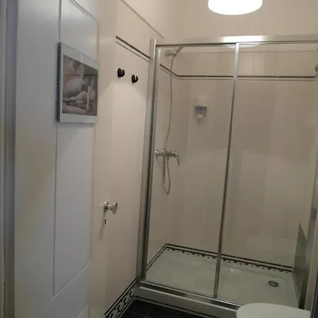 Vandrerhjem Graca 28 *